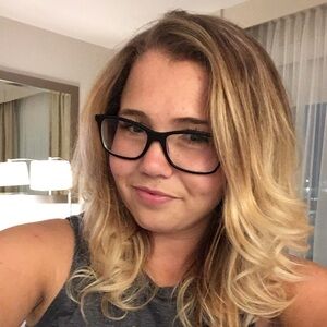 Meet your Posher, Stephanie